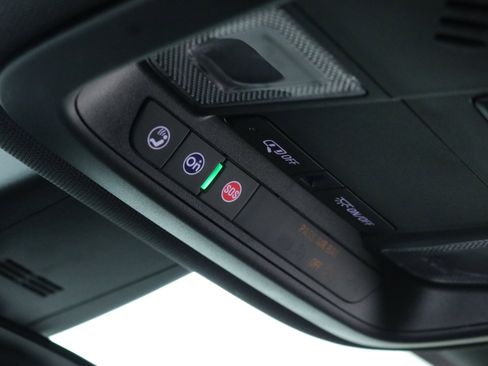 Used 2023 Chevrolet Traverse LT image 20