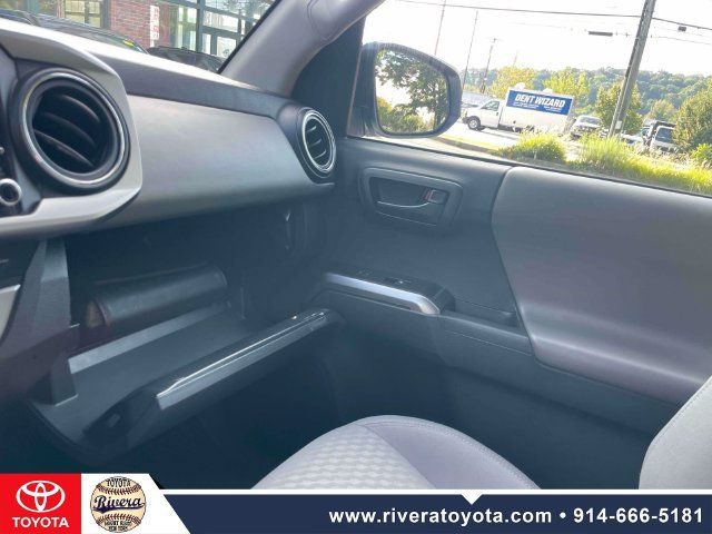Used 2023 Toyota Tacoma SR5 AWD/4WD image 35