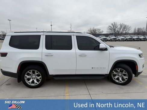 Used 2022 Jeep Wagoneer Series II image 8