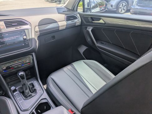 Used 2022 Volkswagen Tiguan SE FWD image 15