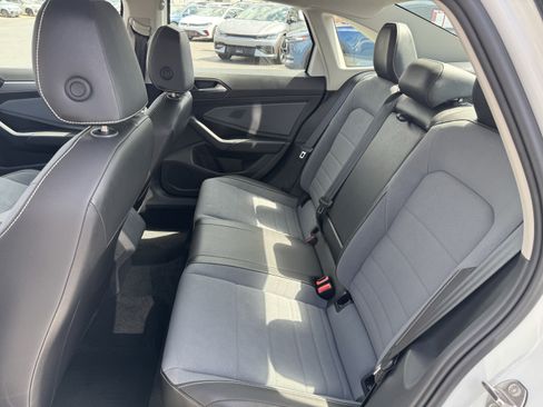 Used 2025 Volkswagen Jetta SE w/ Sunroof Package FWD image 32