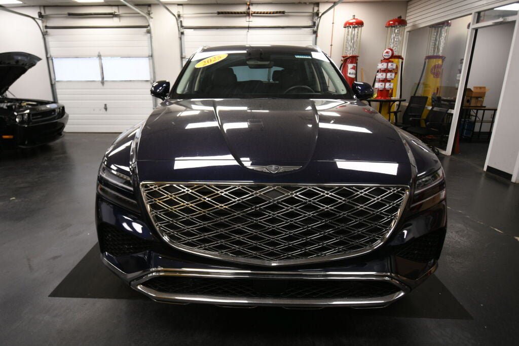 Used 2025 Genesis GV80 2.5T Standard AWD/4WD image 3