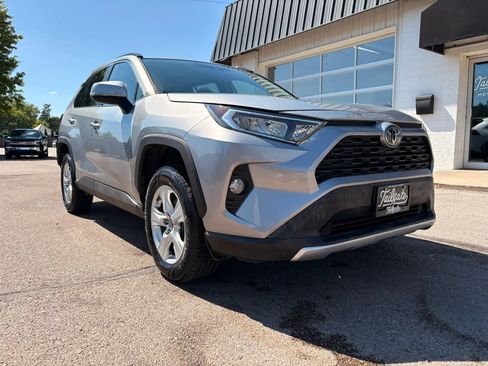 Used 2019 Toyota RAV4 XLE w/ Convenience Package AWD/4WD image 2