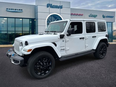 Used 2023 Jeep Wrangler Unlimited Sahara w/ Cold Weather Group image 4