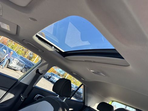 Used 2024 Hyundai Venue SEL image 10