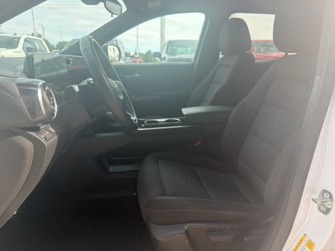 Used 2025 Chevrolet Equinox LT FWD image 14