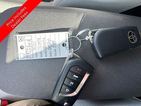 Used 2025 Toyota Corolla LE FWD image 15