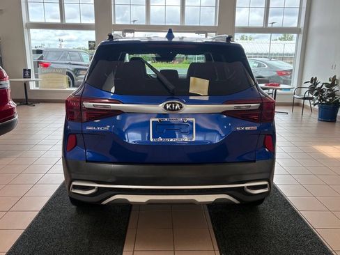 Used 2021 Kia Seltos SX w/ SX Sunroof Package AWD/4WD image 4
