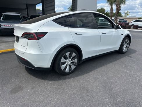 Used 2024 Tesla Model Y Long Range AWD/4WD image 3