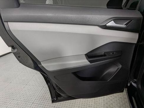 Used 2022 Volkswagen Taos SE FWD image 14