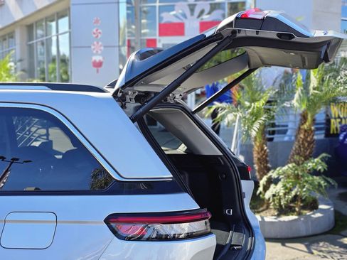 Certified 2023 Jeep Grand Cherokee 4WD 4xe w/ Luxury Tech Group II image 8