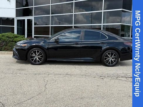 Used 2023 Toyota Camry SE FWD image 6