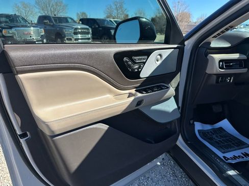 Used 2022 Lincoln Aviator Reserve w/ Equipment Group 201A image 30