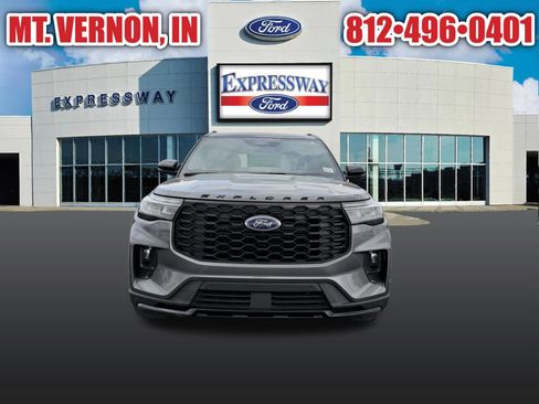 Used 2025 Ford Explorer ST-Line w/ ST-Line Street Pack AWD/4WD image 4