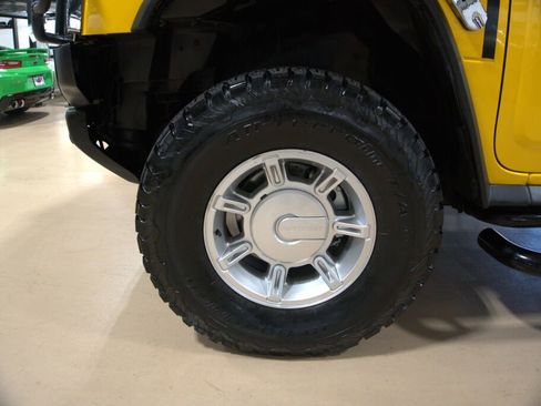 Used 2003 HUMMER H2 w/ Preferred Equipment Group image 35