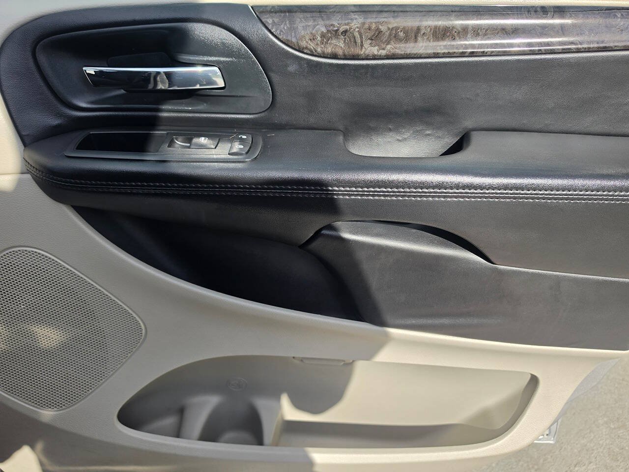 Used 2012 Dodge Grand Caravan SE FWD image 32