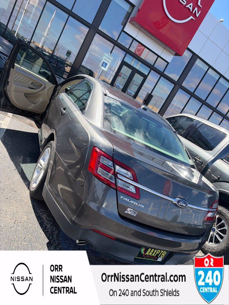 Used 2017 Ford Taurus SE FWD image 6