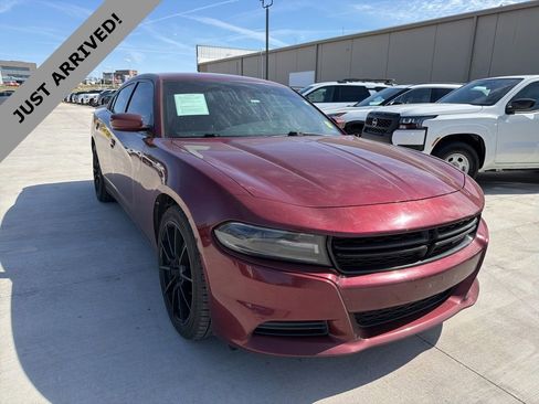Used 2019 Dodge Charger SXT w/ Leather Interior Group image 3