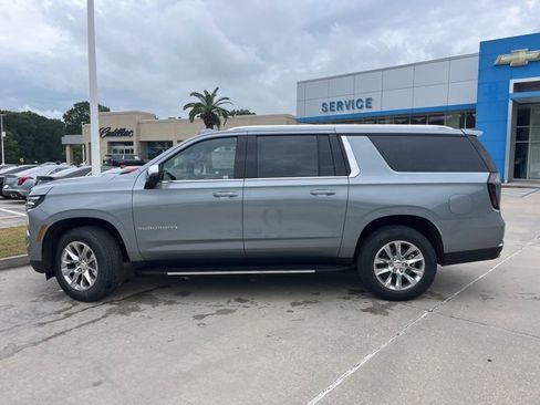 New 2026 Chevrolet Suburban Premier image 3