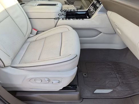 Used 2023 GMC Yukon XL Denali image 19