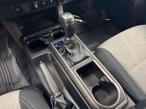 Used 2023 Toyota Tacoma TRD Sport image 32