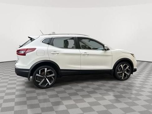 Used 2022 Nissan Rogue Sport SL AWD/4WD image 2