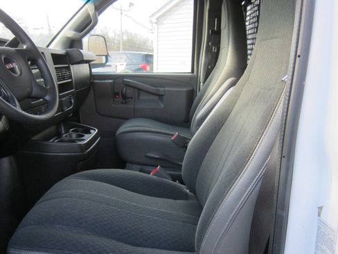 Used 2020 GMC Savana 2500 w/ Driver Convenience Package image 9