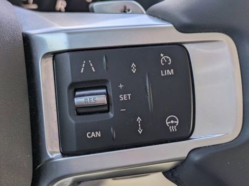 Used 2025 Land Rover Discovery S image 19