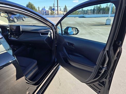 Used 2025 Toyota Corolla LE image 10