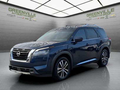 Used 2024 Nissan Pathfinder Platinum w/ Cargo Package
