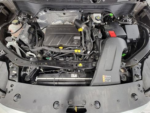 Used 2025 Chevrolet Trax LT w/ LT Convenience Package image 9