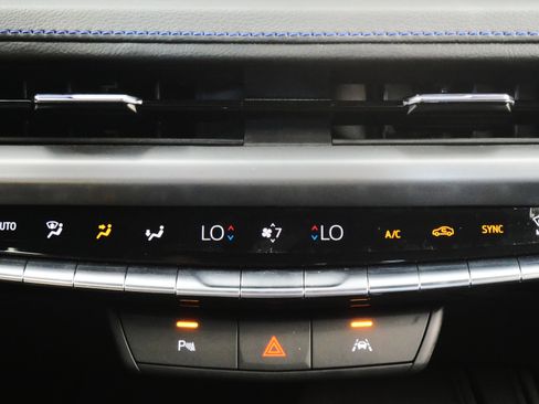 Used 2024 Cadillac XT4 Sport w/ Technology Package image 30