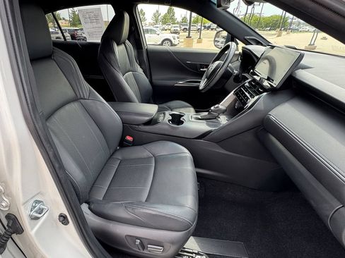Used 2021 Toyota Venza XLE w/ Softex Package AWD/4WD image 31