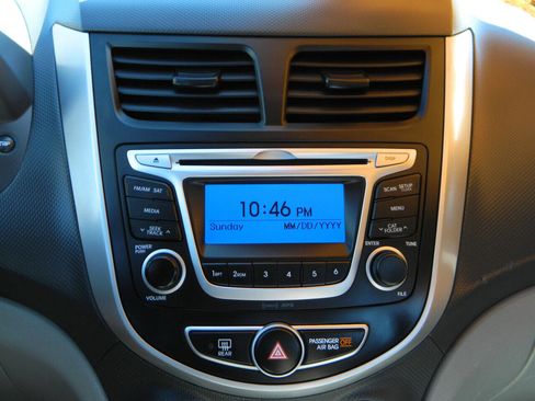 Used 2014 Hyundai Accent GLS image 18