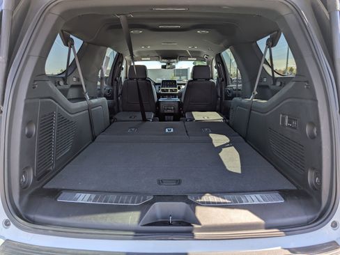 Certified 2022 Chevrolet Suburban Z71 w/ Luxury Package AWD/4WD image 40
