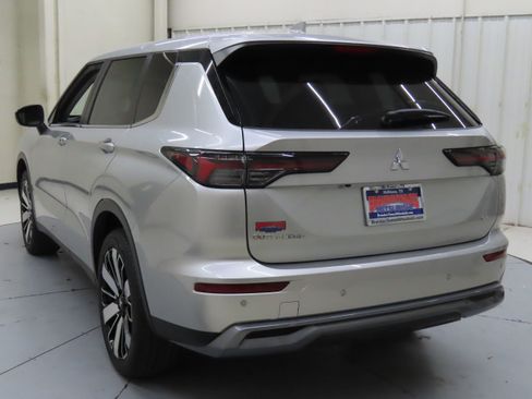 New 2025 Mitsubishi Outlander SE image 5