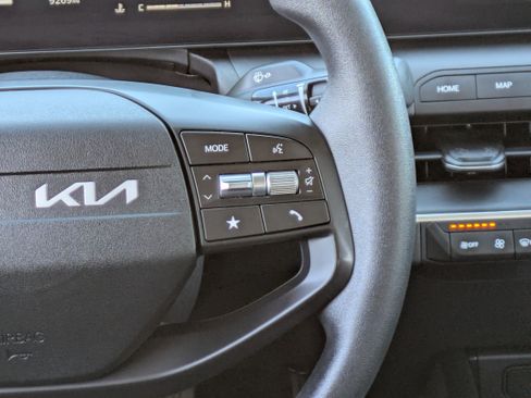 Certified 2025 Kia K4 LXS image 21