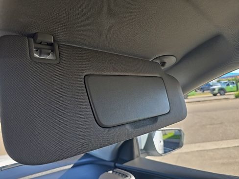 Used 2024 GMC Terrain SLT image 40