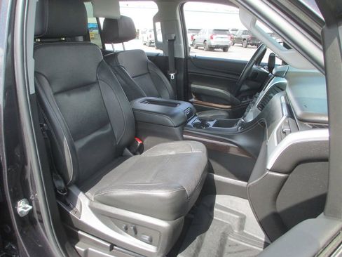 Used 2018 GMC Yukon XL SLT w/ Open Road Package AWD/4WD image 25