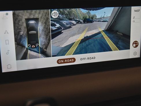 Used 2023 Land Rover Defender 110 X-Dynamic SE image 21