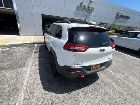 Used 2018 Jeep Cherokee Trailhawk w/ Comfort/Convenience Group AWD/4WD image 15