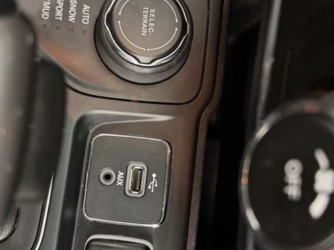 Used 2019 Jeep Cherokee Sport w/ Cold Weather Group AWD/4WD image 25