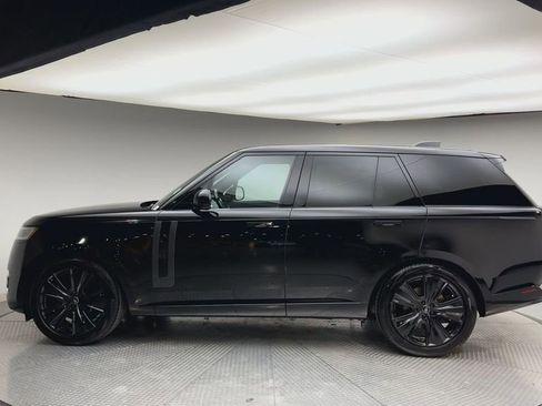 Certified 2025 Land Rover Range Rover SE image 5