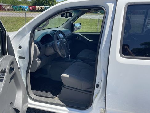 Used 2016 Nissan Frontier SV w/ SV Value Truck Package RWD image 10