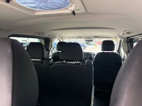 Used 2019 Mercedes-Benz Metris Passenger image 26