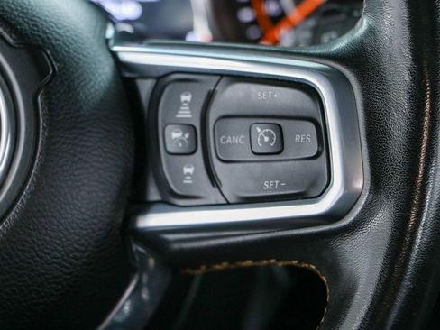 Used 2023 Jeep Wrangler Unlimited Sahara AWD/4WD image 16