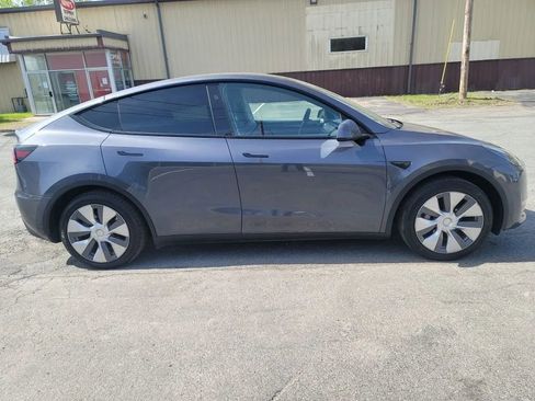 Used 2023 Tesla Model Y 2WD image 4