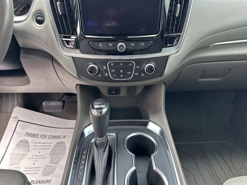 Used 2019 Chevrolet Traverse LT FWD image 18