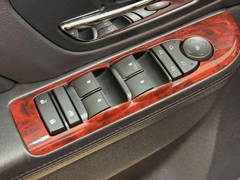 Used 2011 Cadillac Escalade Luxury AWD/4WD image 15
