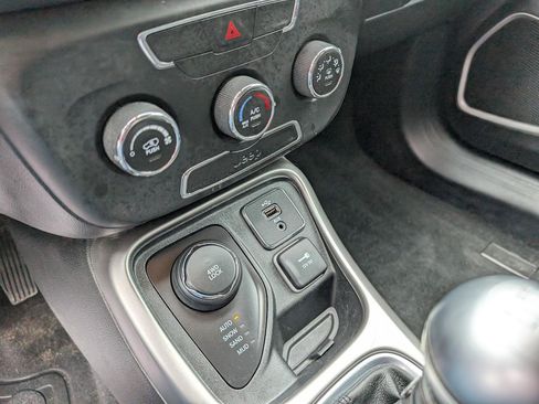 Used 2018 Jeep Compass Sport AWD/4WD image 24